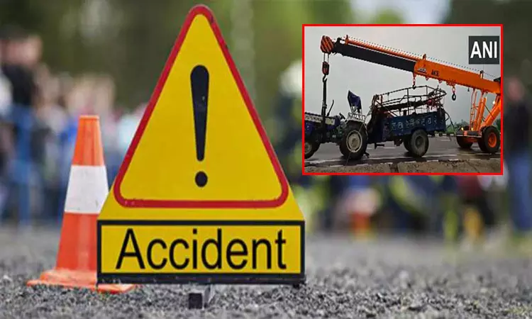 உ.பி.:  டிராக்டர்-கன்டெய்னர் லாரி மோதல்; 8 பேர் பலி