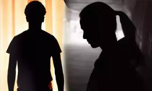 காதலிக்குமாறு கல்லூரி மாணவியை மிரட்டிய மாணவர் மீது வழக்கு காதலிக்குமாறு கல்லூரி மாணவியை மிரட்டிய மாணவர் மீது வழக்கு