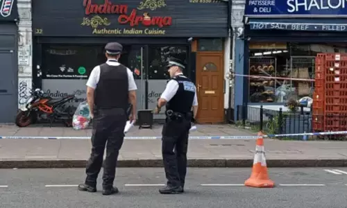 லண்டனில் இந்திய உணவகத்துக்கு தீ வைப்பு: 2 பேர் கைது
