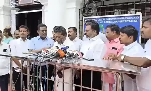 நெல்லை ஆணவக் கொலை: முதல் அமைச்சர் மு.க.ஸ்டாலினுடன் கவினின் தந்தை சந்திப்பு நெல்லை ஆணவக் கொலை: முதல் அமைச்சர் மு.க.ஸ்டாலினுடன் கவினின் தந்தை சந்திப்பு