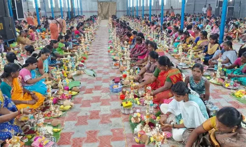 உலக நன்மை வேண்டி.. வண்டுவாஞ்சேரியில் 1008 திருவிளக்கு பூஜை உலக நன்மை வேண்டி.. வண்டுவாஞ்சேரியில் 1008 திருவிளக்கு பூஜை