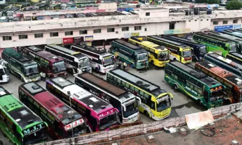 விநாயகர் சதுர்த்தி விடுமுறை; ஆம்னி பஸ்களின் கட்டணம் இரண்டு மடங்கு அதிகரிப்பு விநாயகர் சதுர்த்தி விடுமுறை; ஆம்னி பஸ்களின் கட்டணம் இரண்டு மடங்கு அதிகரிப்பு