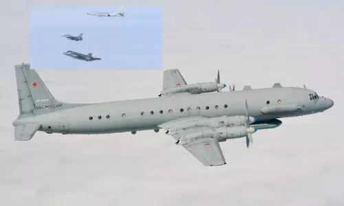 அமெரிக்க எல்லை அருகே பறந்த ரஷிய உளவு விமானம்; பரபரப்பு சம்பவம்