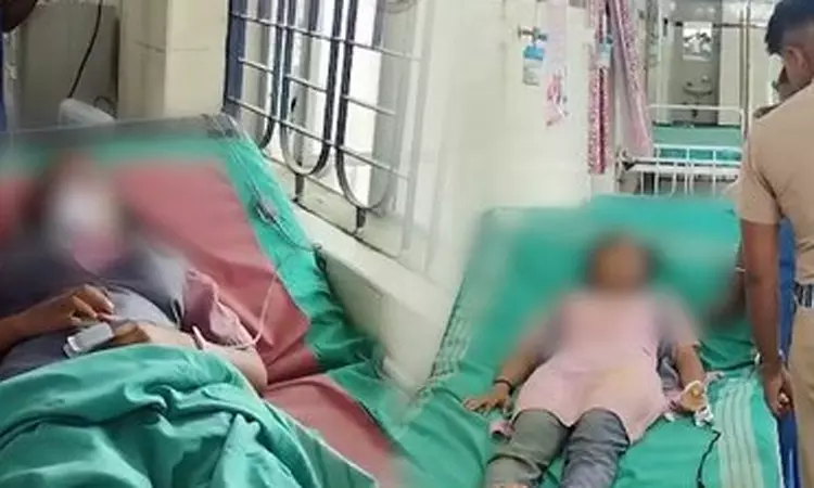 கும்மிடிப்பூண்டி; 4 மாணவிகளுக்கு மூச்சுத்திணறல்