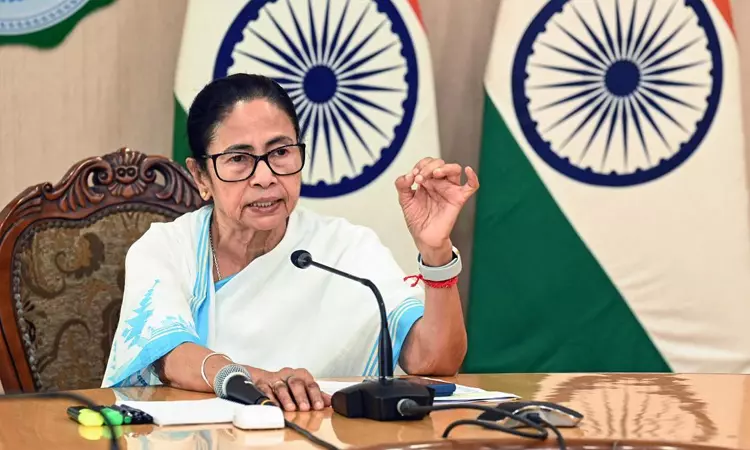 மத்திய அரசு நிதியை தராததால் மாநில கருவூலத்தில் பெரும் சுமை - மம்தா பானர்ஜி