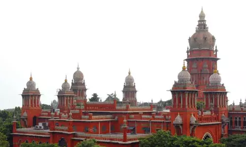 கல்வி உரிமை சட்டம்:  இணையதளப் பக்கம் திறக்காதது ஏன்? - ஐகோர்ட்டு கேள்வி