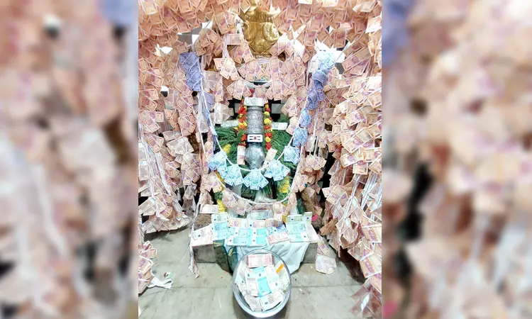 ரூ.17 லட்சத்தில் அலங்கரிக்கப்பட்ட காஞ்சிபுரம் ஏலேல சிங்க விநாயகர் ரூ.17 லட்சத்தில் அலங்கரிக்கப்பட்ட காஞ்சிபுரம் ஏலேல சிங்க விநாயகர்