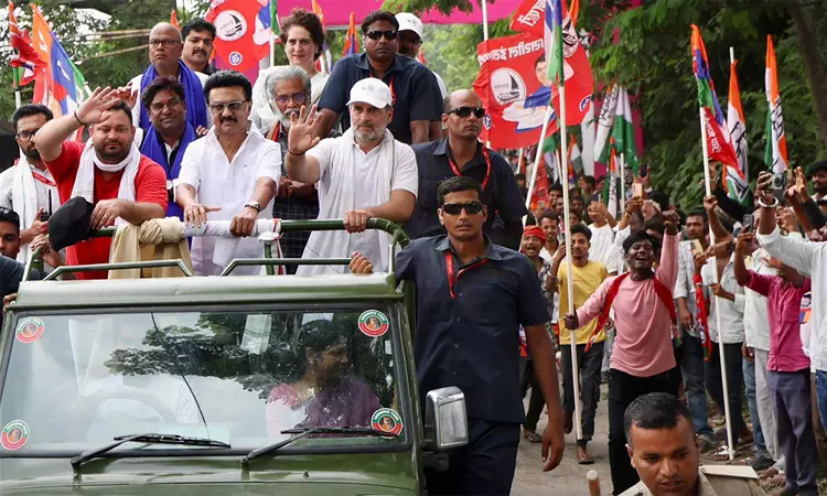 பீகாரில் நடந்தது ஜனநாயக படுகொலை: மு.க.ஸ்டாலின் கடும் தாக்கு பீகாரில் நடந்தது ஜனநாயக படுகொலை: மு.க.ஸ்டாலின் கடும் தாக்கு