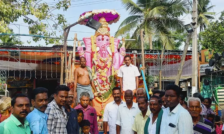 வேதாரண்யம்: 30 கிலோ மீட்டர் தூரம் நடைபெற்ற விநாயகர் ஊர்வலம்