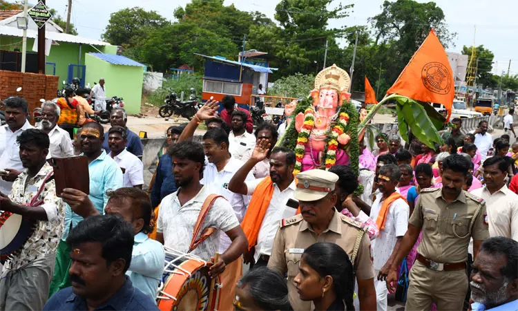 தடையை மீறி விநாயகர் சிலை ஊர்வலம்.. இந்து முன்னணியினர் கைது