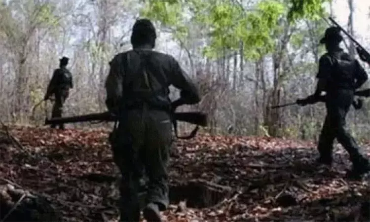 சத்தீஷ்கார் எல்லையில் என்கவுன்ட்டர்: 4 நக்சலைட்டுகள் சுட்டுக்கொலை