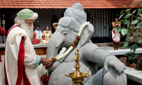 தடைகள் நீங்கட்டும், புத்தி மலரட்டும் - சத்குருவின் விநாயகர் சதுர்த்தி வாழ்த்து தடைகள் நீங்கட்டும், புத்தி மலரட்டும் - சத்குருவின் விநாயகர் சதுர்த்தி வாழ்த்து