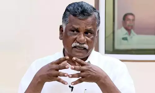 டிரம்ப் நிர்வாகத்தின் வரிவிதிப்பு தாக்குதலை அரசியல் உறுதியுடன் எதிர்கொள்ள வேண்டும் - முத்தரசன் டிரம்ப் நிர்வாகத்தின் வரிவிதிப்பு தாக்குதலை அரசியல் உறுதியுடன் எதிர்கொள்ள வேண்டும் - முத்தரசன்