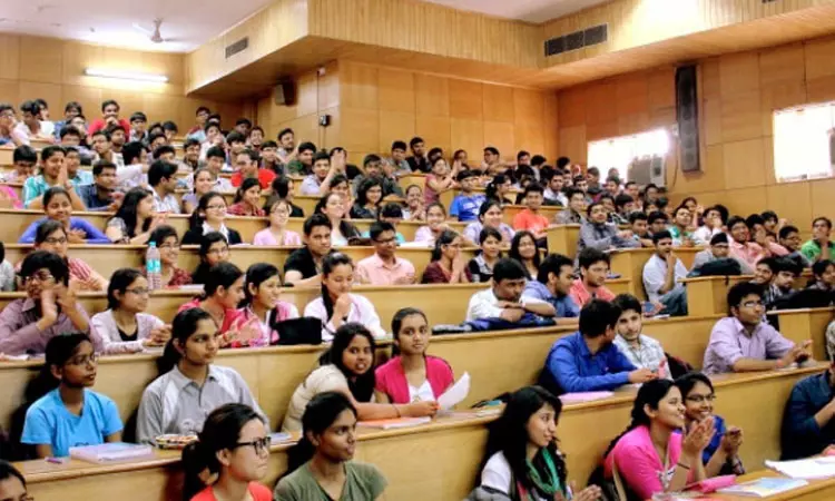 75 என்ஜினீயரிங் கல்லூரிகளில் 98 சதவீதத்துக்கு மேல் இடங்கள் நிரம்பின 75 என்ஜினீயரிங் கல்லூரிகளில் 98 சதவீதத்துக்கு மேல் இடங்கள் நிரம்பின