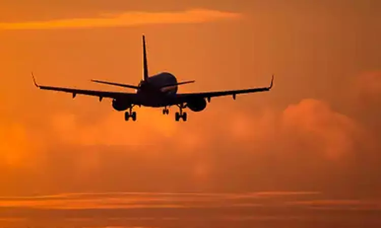 மதுரை-துபாய் விமானத்தில் தொழில்நுட்ப கோளாறு - பயணிகள் வாக்குவாதம்