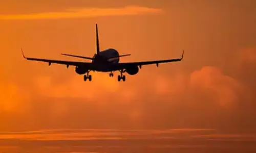 மதுரை-துபாய் விமானத்தில் தொழில்நுட்ப கோளாறு - பயணிகள் வாக்குவாதம் மதுரை-துபாய் விமானத்தில் தொழில்நுட்ப கோளாறு - பயணிகள் வாக்குவாதம்