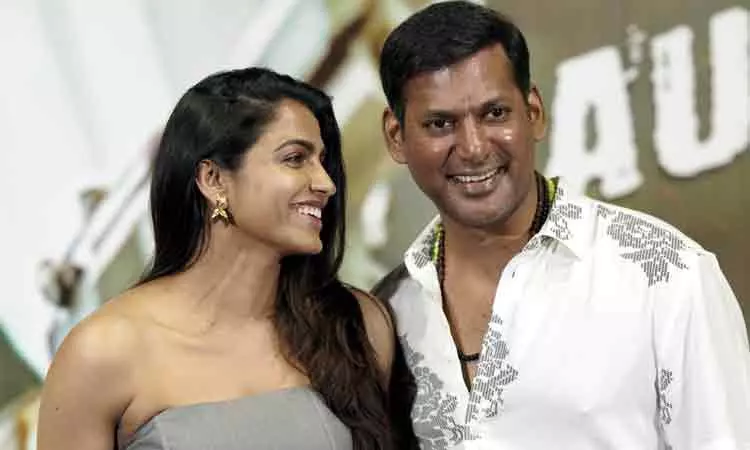 விஷால் - சாய் தன்ஷிகா திருமண நிச்சயதார்த்தம் விஷால் - சாய் தன்ஷிகா திருமண நிச்சயதார்த்தம்