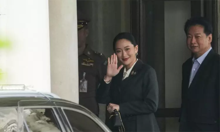 தொலைபேசி உரையாடல் கசிந்ததால் சர்ச்சை: தாய்லாந்து பிரதமர் பதவி நீக்கம்