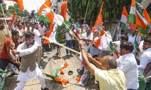 பீகாரில் காங்கிரஸ் - பாஜக தொண்டர்கள் இடையே மோதல் - வைரல் வீடியோ