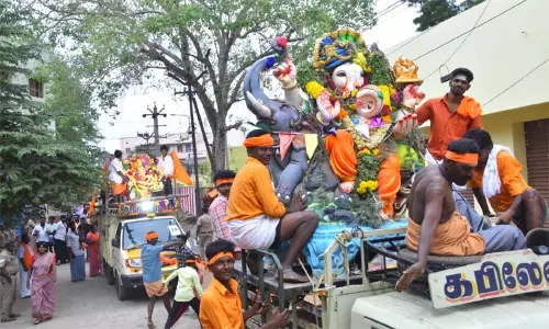 தமிழகத்தின் பல்வேறு பகுதிகளில் உற்சாகமாக நடைபெற்ற விநாயகர் ஊர்வலம் தமிழகத்தின் பல்வேறு பகுதிகளில் உற்சாகமாக நடைபெற்ற விநாயகர் ஊர்வலம்