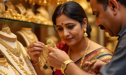 வரலாறு காணாத புதிய உச்சம்.. ரூ.77 ஆயிரத்தை நெருங்குகிறது தங்கம் விலை வரலாறு காணாத புதிய உச்சம்.. ரூ.77 ஆயிரத்தை நெருங்குகிறது தங்கம் விலை