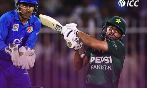 முத்தரப்பு டி20 தொடர்: வெற்றியுடன் தொடங்கிய பாகிஸ்தான் முத்தரப்பு டி20 தொடர்: வெற்றியுடன் தொடங்கிய பாகிஸ்தான்