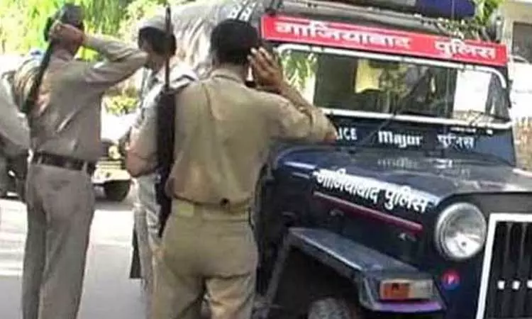 பலாத்காரம் செய்தவர் மீது நடவடிக்கை எடுக்காத போலீஸ்... காவல்நிலையம் முன்பு இளம்பெண் விபரீத செயல் பலாத்காரம் செய்தவர் மீது நடவடிக்கை எடுக்காத போலீஸ்... காவல்நிலையம் முன்பு இளம்பெண் விபரீத செயல்