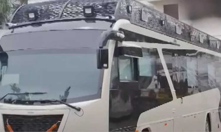 நான் ரெடிதான் வரவா.. விஜய்க்காக தயார் நிலையில் சொகுசு பேருந்து நான் ரெடிதான் வரவா.. விஜய்க்காக தயார் நிலையில் சொகுசு பேருந்து