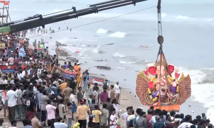 சென்னையில் பிரமாண்ட ஊர்வலம்.. விநாயகர் சிலைகள்... ... இன்றைய முக்கிய செய்திகள்.. சில வரிகளில்.. 31-08-2025 சென்னையில் பிரமாண்ட ஊர்வலம்.. விநாயகர் சிலைகள்... ... இன்றைய முக்கிய செய்திகள்.. சில வரிகளில்.. 31-08-2025