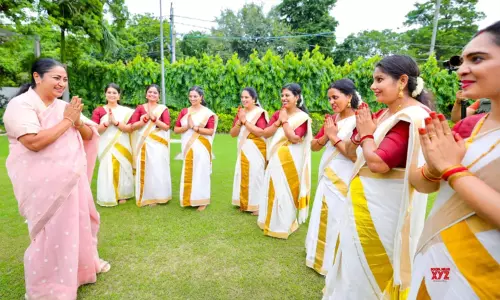 ஓணம் கொண்டாடிய டெல்லி முதல்-மந்திரி ஓணம் கொண்டாடிய டெல்லி முதல்-மந்திரி