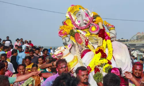 சென்னையில் 2 ஆயிரத்து 5 விநாயகர் சிலைகள் கடலில் கரைப்பு