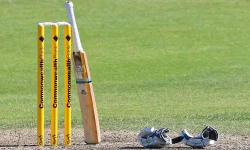 புச்சிபாபு கிரிக்கெட் அரையிறுதி : தமிழக லெவன் அணி 265 ரன் சேர்ப்பு