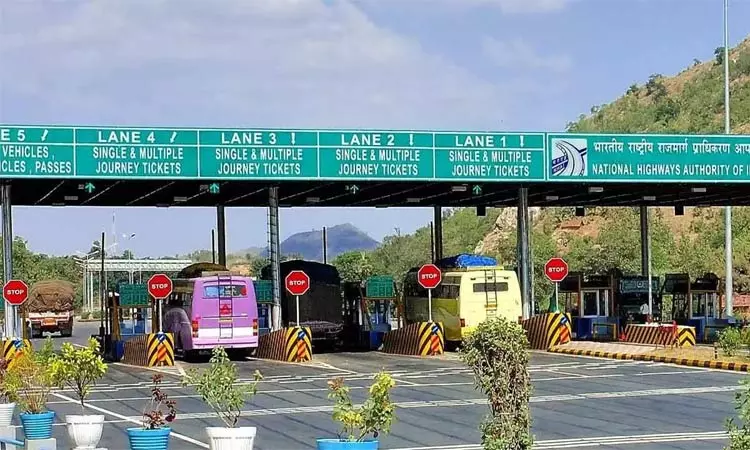 தமிழகத்தின் 38 சுங்கச்சாவடிகளில் கட்டண உயர்வு அமலுக்கு வந்தது - முழு விவரம்