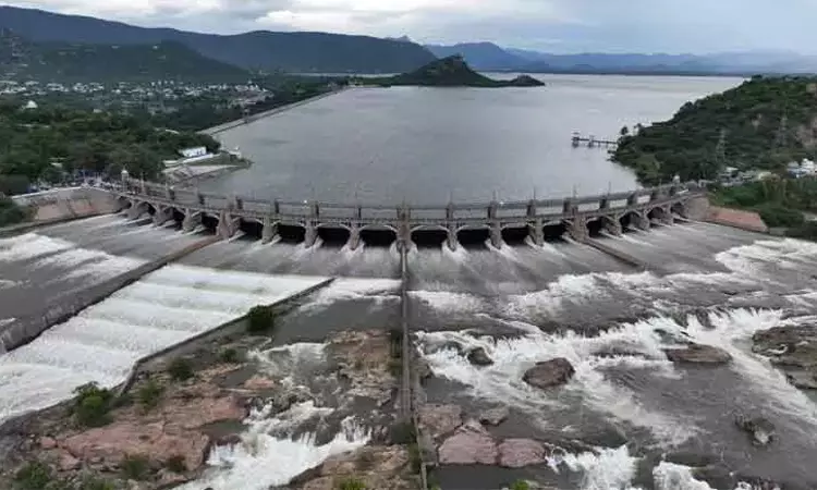 மேட்டூர் அணைக்கு நீர் வரத்து 31,854 கன அடியாக அதிகரிப்பு மேட்டூர் அணைக்கு நீர் வரத்து 31,854 கன அடியாக அதிகரிப்பு