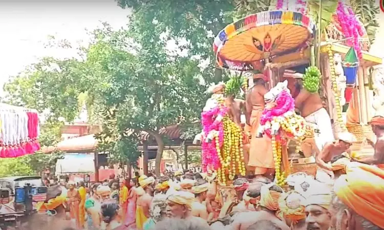 சாமிதோப்பு அய்யா கோவிலில் விமரிசையாக நடைபெற்ற தேரோட்டம்