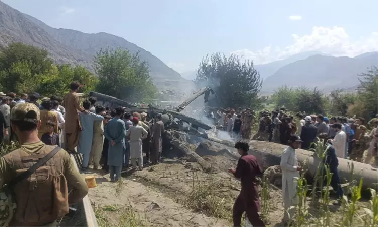 பாகிஸ்தான்: ராணுவ ஹெலிகாப்டர் தரையில் விழுந்து விபத்து - 5 வீரர்கள் பலி