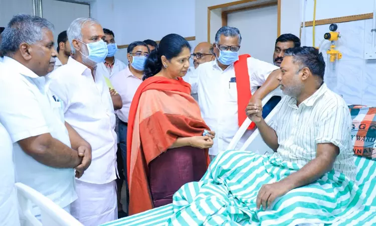 மருத்துவமனையில் அனுமதிக்கப்பட்டுள்ள சசிகாந்த் செந்தில் எம்.பி.யை நேரில் சந்தித்து நலம் விசாரித்த கனிமொழி