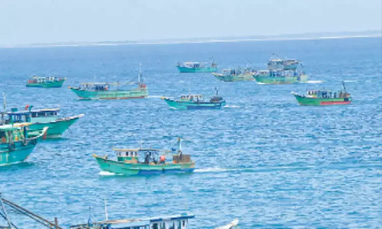 இலங்கை கடற்படை சிறைப்பிடித்த தமிழக மீனவர்கள் 10 பேருக்கு தலா ரூ.1.5 கோடி அபராதம்