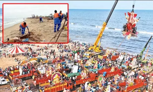 விநாயகர் சிலைகள் கரைப்பு: பட்டினப்பாக்கம் கடற்கரையில் 40 டன் குப்பைகள் அகற்றம்