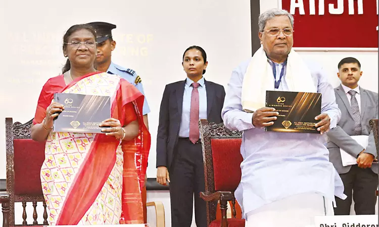 கன்னடம் தெரியுமா? எனக் கேட்ட சித்தராமையா... சிரித்தபடி பதிலளித்த திரவுபதி முர்மு கன்னடம் தெரியுமா? எனக் கேட்ட சித்தராமையா... சிரித்தபடி பதிலளித்த திரவுபதி முர்மு