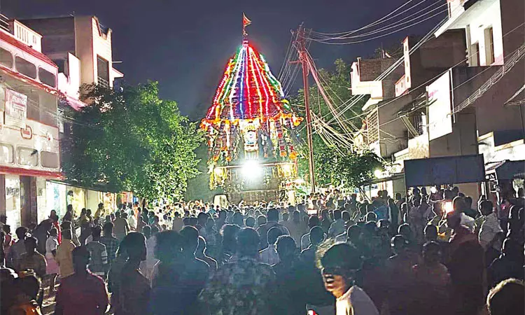 கரிவலம்வந்தநல்லூர் பால்வண்ணநாத சுவாமி கோவிலில் ஆவணி திருவிழா தேரோட்டம்