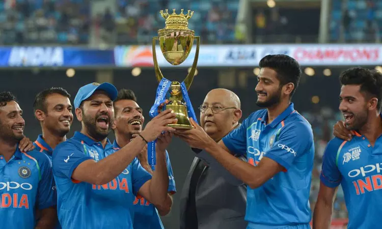 இந்திய கிரிக்கெட்டின் நன்மைக்காக அவர் இன்னும் 10 வருடங்கள் விளையாட வேண்டும் - கலீல் அகமது இந்திய கிரிக்கெட்டின் நன்மைக்காக அவர் இன்னும் 10 வருடங்கள் விளையாட வேண்டும் - கலீல் அகமது