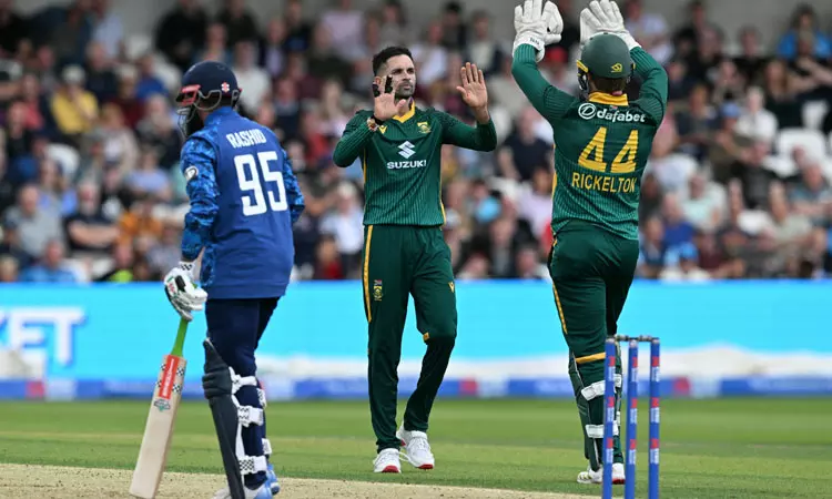 முதல் ஒருநாள் போட்டி: இங்கிலாந்து அணியை வீழ்த்தி தென் ஆப்பிரிக்கா அபார வெற்றி முதல் ஒருநாள் போட்டி: இங்கிலாந்து அணியை வீழ்த்தி தென் ஆப்பிரிக்கா அபார வெற்றி