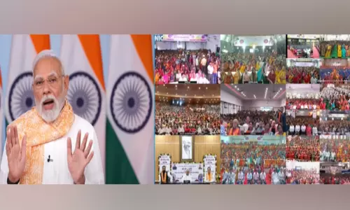 எனது தாயை எதிர்க்கட்சிகள் அவமதித்துவிட்டன - பிரதமர் மோடி  வேதனை