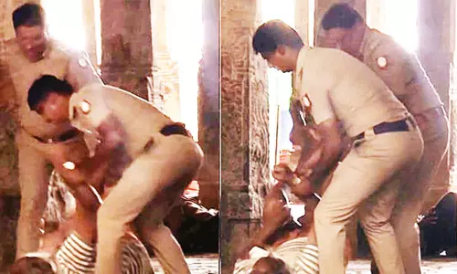 ஸ்ரீரங்கம் கோவிலில் முதியவரை தாக்கும் வீடியோ.. சப்-இன்ஸ்பெக்டர் உள்பட 2 போலீசார் பணி இடைநீக்கம்