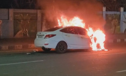 நந்தம்பாக்கம் மெட்ரோ ரெயில் நிலையம் அருகே கார் திடீர் தீப்பிடிப்பு நந்தம்பாக்கம் மெட்ரோ ரெயில் நிலையம் அருகே கார் திடீர் தீப்பிடிப்பு