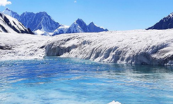 விரிவடையும் பனிப்பாறைகளால் ஆபத்து விரிவடையும் பனிப்பாறைகளால் ஆபத்து