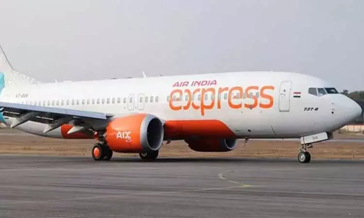 தொழில்நுட்பக் கோளாறால் ஓடுபாதையில் நிறுத்தப்பட்ட விமானம்; திருச்சி விமான நிலையத்தில் பரபரப்பு தொழில்நுட்பக் கோளாறால் ஓடுபாதையில் நிறுத்தப்பட்ட விமானம்; திருச்சி விமான நிலையத்தில் பரபரப்பு