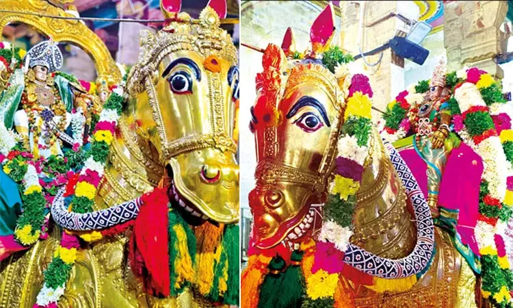 ஆவணி மூலத்திருவிழா 8-ம் நாள்: மாணிக்கவாசகரை காக்க நரிகளை பரிகளாக்கி, அழைத்து வந்த சிவபெருமான்