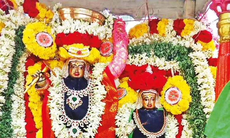 காரைக்கால், திருவானைக்காவல் கோவில்களில் பிட்டுக்கு மண் சுமந்த நிகழ்ச்சி